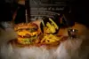 Burgers Cheese burger - Charlie Food Découvrez notre sélection de snacks délicieux et savoureux chez Charlie food . Nous offrons une variété de plats rapides et abordables pour tous les goûts.