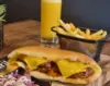 Chika Chika saucisses - Charlie Food Découvrez notre sélection de snacks délicieux et savoureux chez Charlie food . Nous offrons une variété de plats rapides et abordables pour tous les goûts.